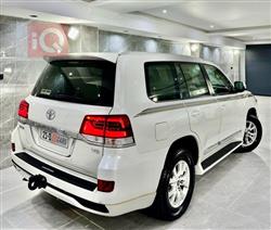 تۆیۆتا لاند کروزەر